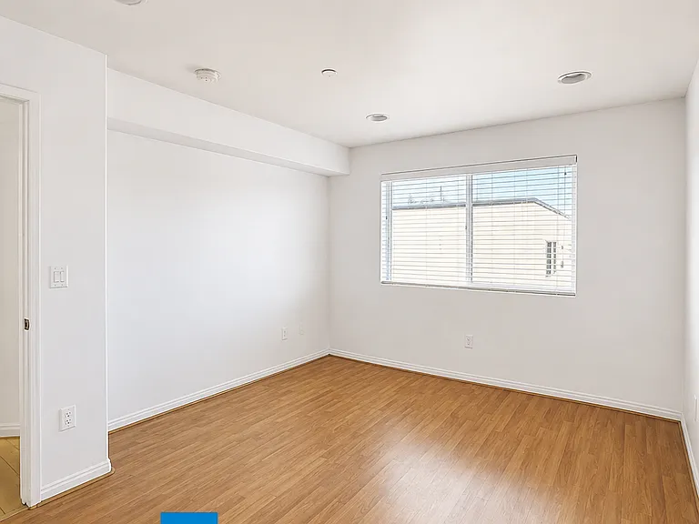 13623 Sherman Way #206 — Photo 7