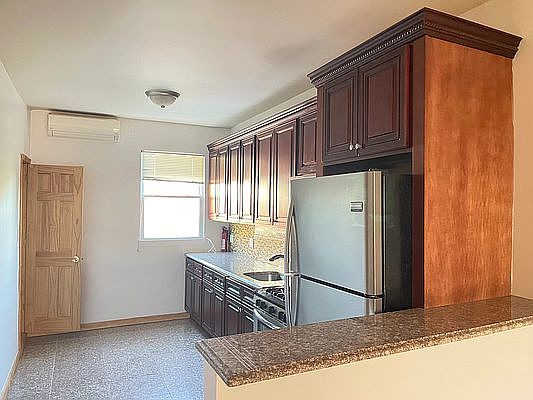 4th image of 2331 37th St #2LL