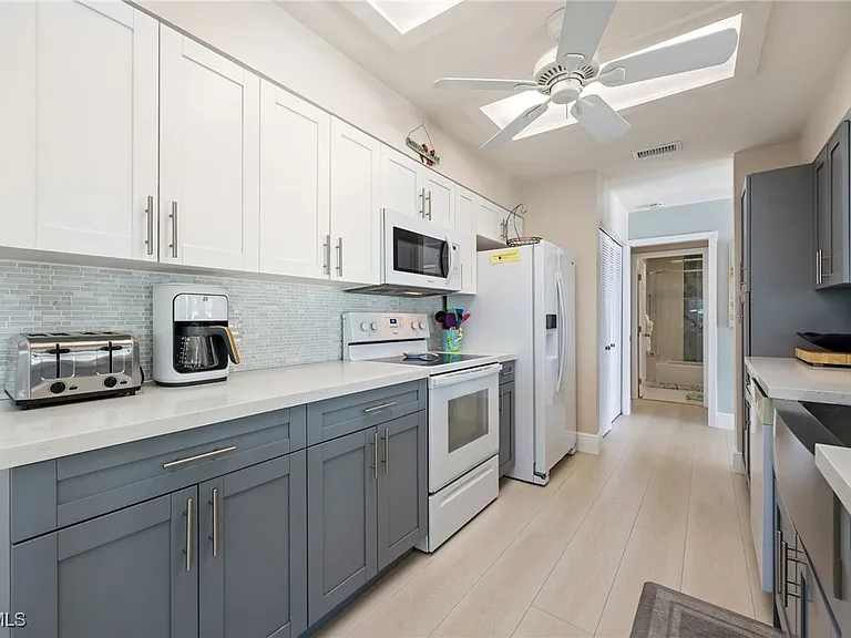 424 Lagoon Dr — Photo 12
