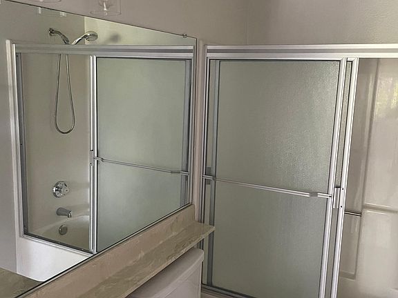5th image of 18430 Saticoy St APT 11