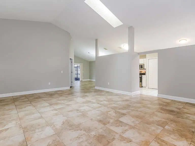 11305 Maybrook Ave — Photo 5