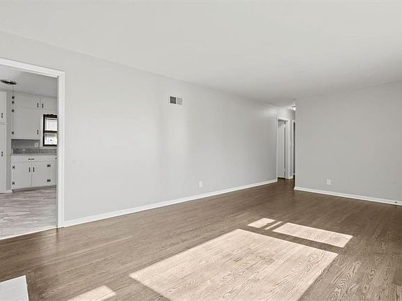 5th image of 1326 Skyline Dr