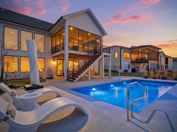 17449 Aurora Dr, Clive, IA 50325