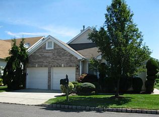 53 Dawson Ln, Monroe Township, NJ 08831