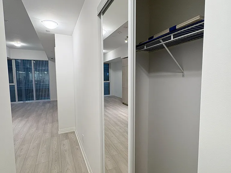400 King St W #720 — Photo 3