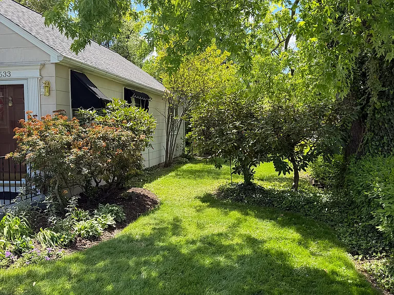 533 Morris Ave — Photo 2