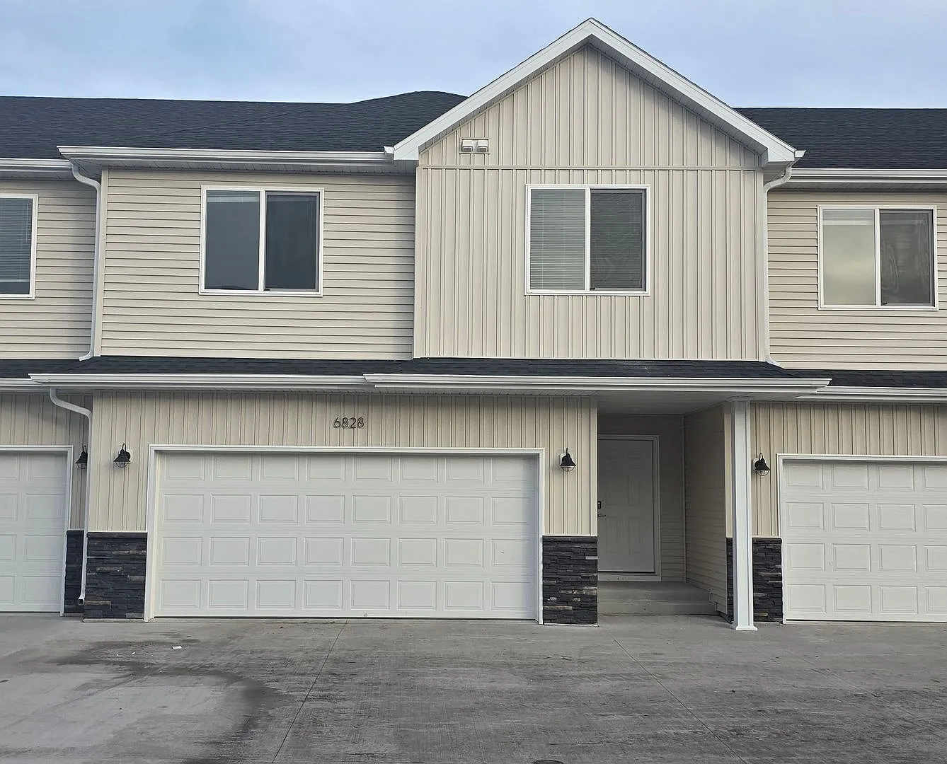 3 Bed 3 Bath Townhome — Photo 1