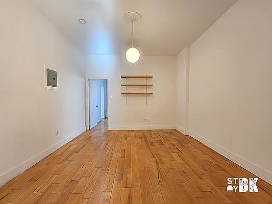 4th image of 160 Halsey St #2