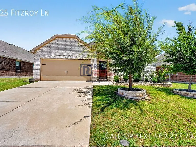 625 Fitzroy Ln — Photo 2