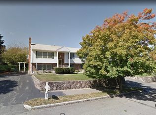 9 Pebble Pl, Stoneham, MA 02180