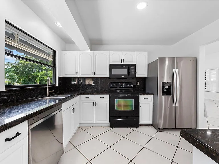 9718 Lancaster Pl — Photo 5