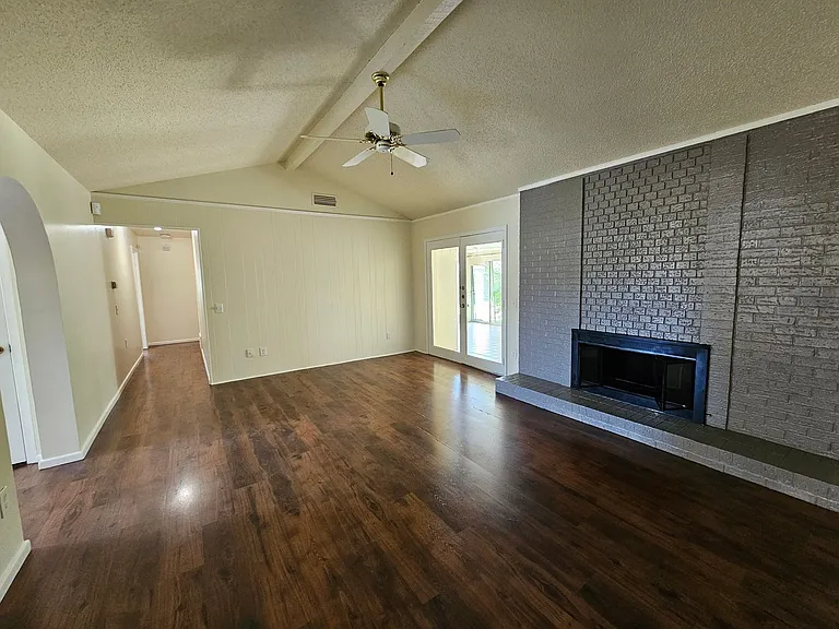 1302 Berkeley Dr — Photo 16