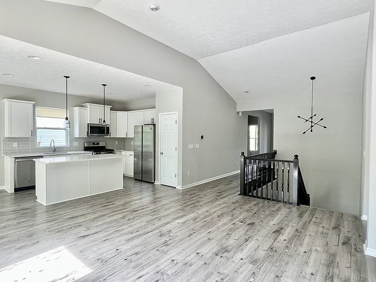 1355 Tiburon Dr — Photo 7