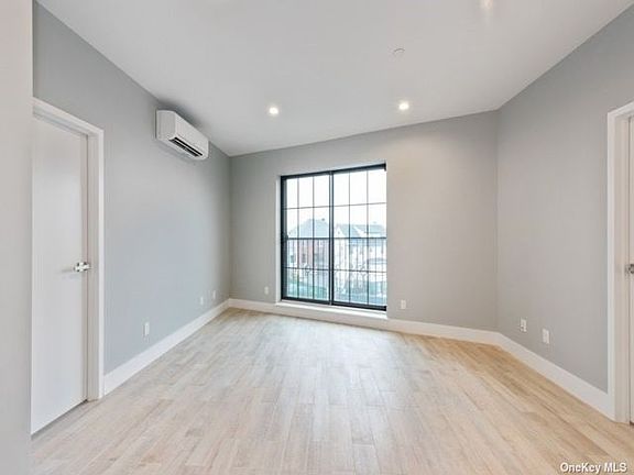 4th image of 104-22 Astoria Blvd Unit 3R