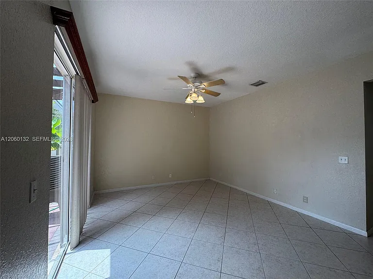 1893 SW 149th Ave — Photo 10