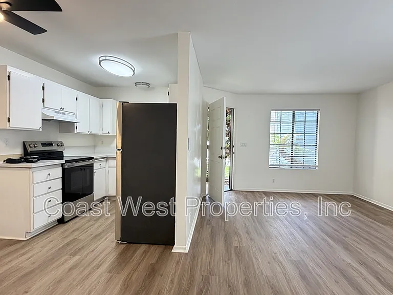 382 Acacia Ave #G — Photo 6