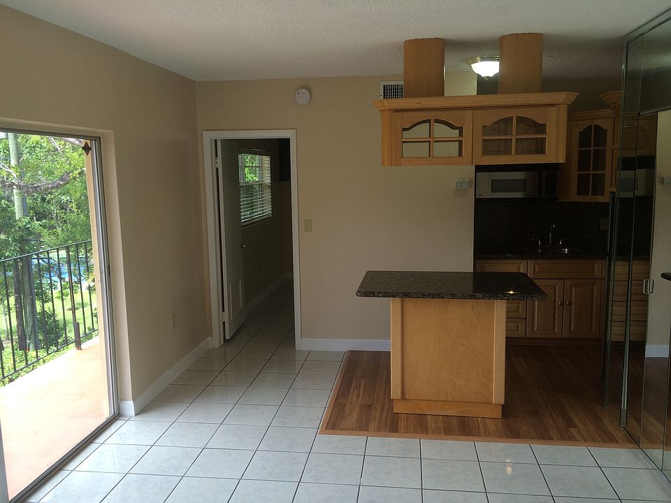 2nd image of 2539 S Bayshore Dr APT 429
