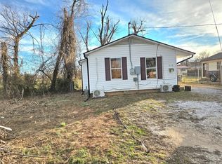 926 W Maple St, Rogers, AR 72756