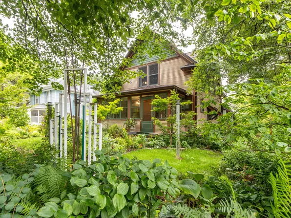 725 Hodge Ave, Ames, IA 50010