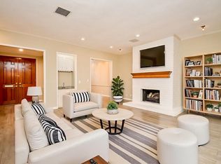 4 Bayou Pointe Dr, Houston, TX 77063