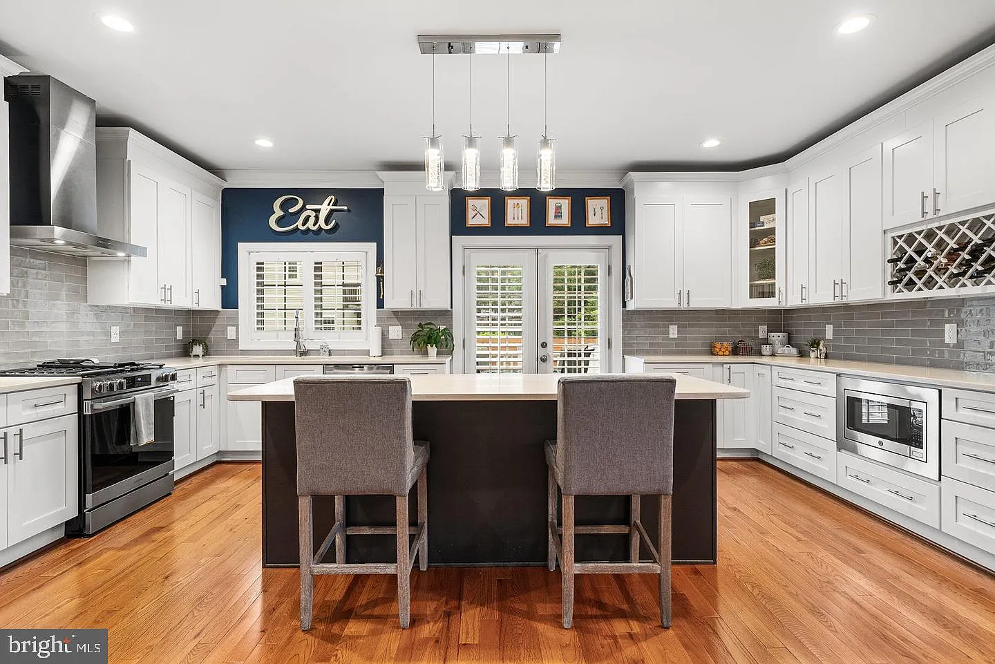 5 bed, 5.5 bath, 5040 sqft, $6,000 — Photo 3