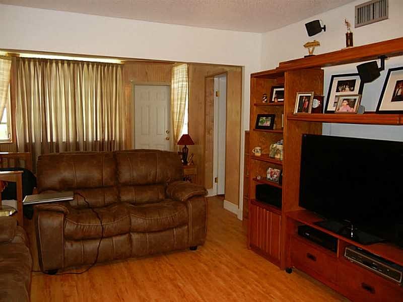 1st image of 1750 NE 191st St APT 106