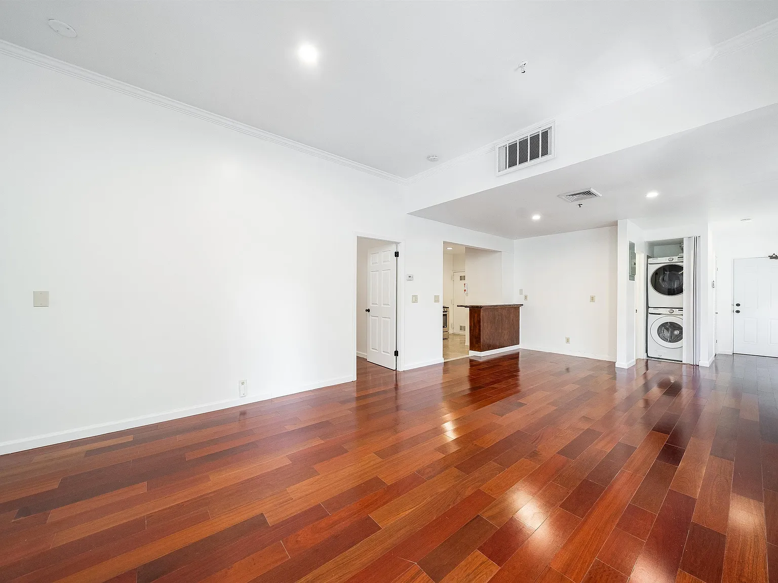 3 bed, 2.0 bath, 1122 sqft, $4,800 — Photo 3