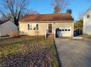 821 Mannering Rd, Eastlake, OH 44095