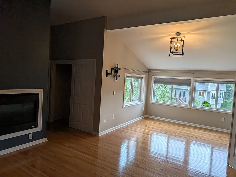 131 America Blvd — Photo 20