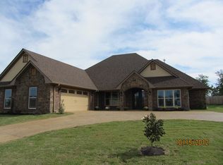 195 Ashbriar Ln, Longview, TX 75605