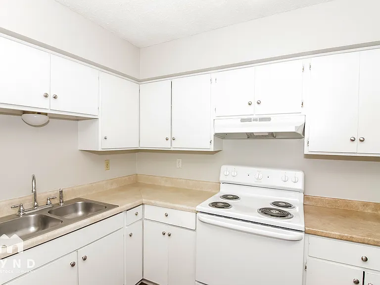 6875 Embassy Cir — Photo 4