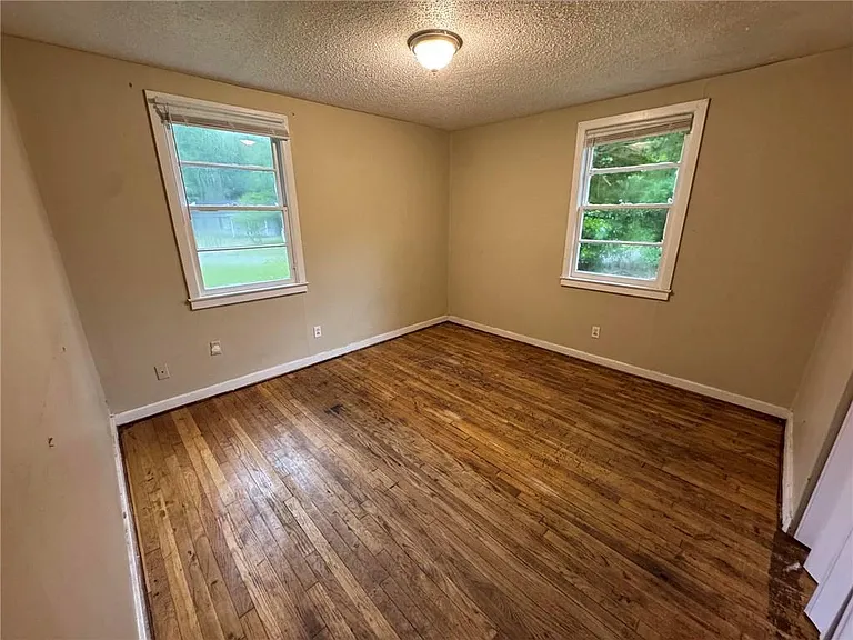 4670 Rosewood Dr — Photo 12