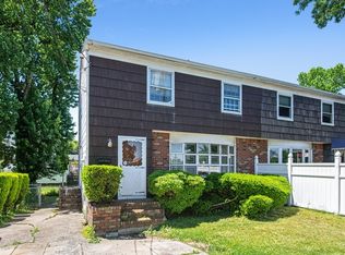 10 Narrows Rd S, Staten Island, NY 10305