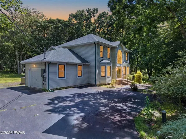 118 Robin Ln, Dingmans Ferry, PA 18328