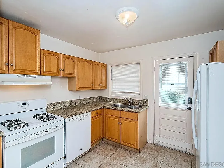 7345 Fay Ave — Photo 6