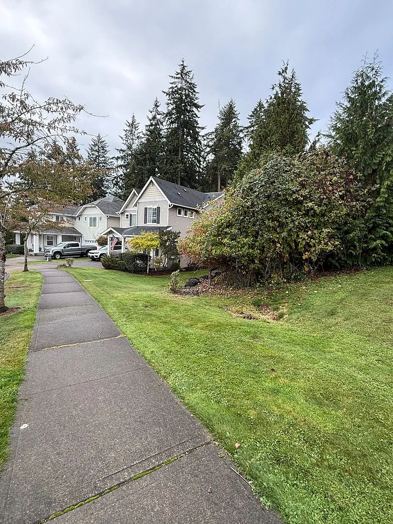 5-Bedroom DuPont Home with AC — Photo 3