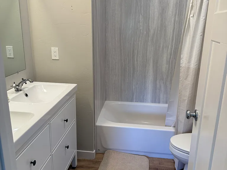 227 E 14th St #301 — Photo 7