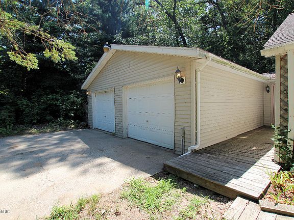2nd image of 8901 S Vista Dr