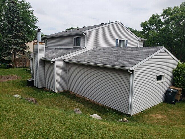 2nd image of 210 S Yellowstone Dr