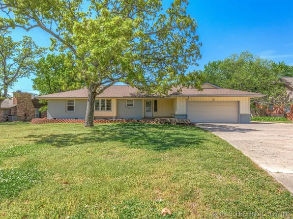 722 Oak Ridge Dr, Sand Springs, OK 74063