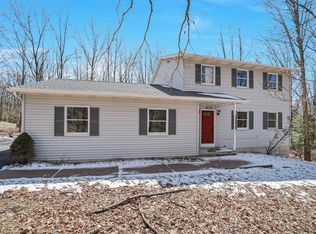 424 Laramie Rd, Effort, PA 18330