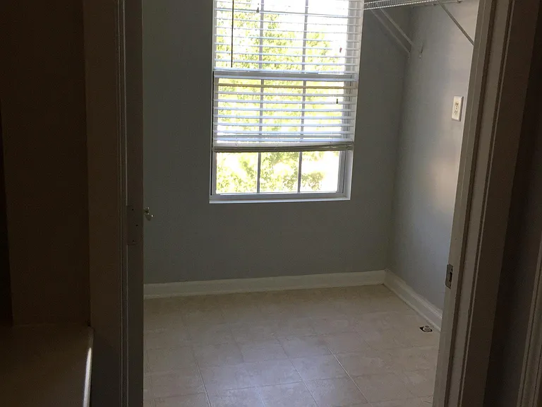 1004 Holly Meadow Dr — Photo 23