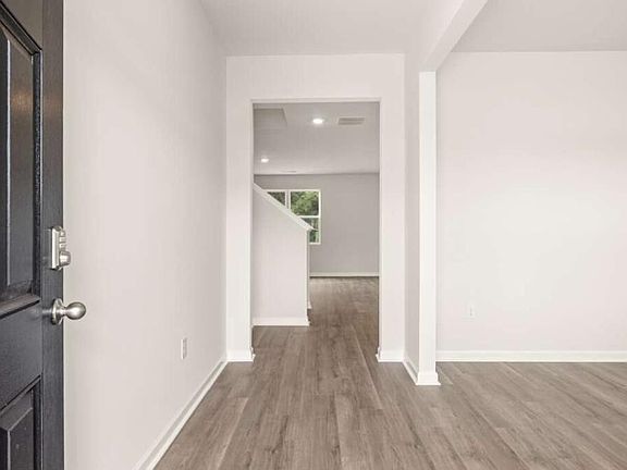 3rd image of 176 Elsa Ct