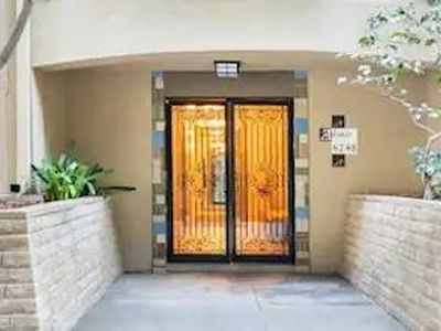 6748 Hillpark Dr APT 405, Los Angeles, CA, 90068