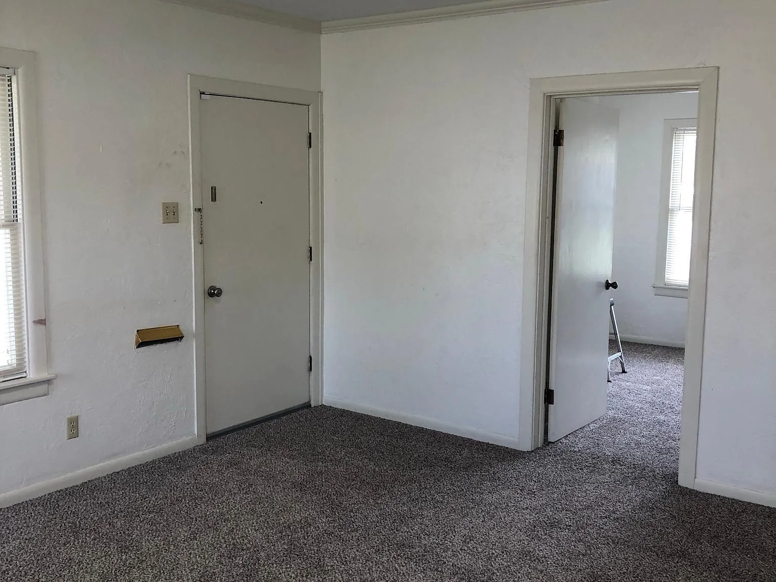 1303 S Oakes St — Photo 4