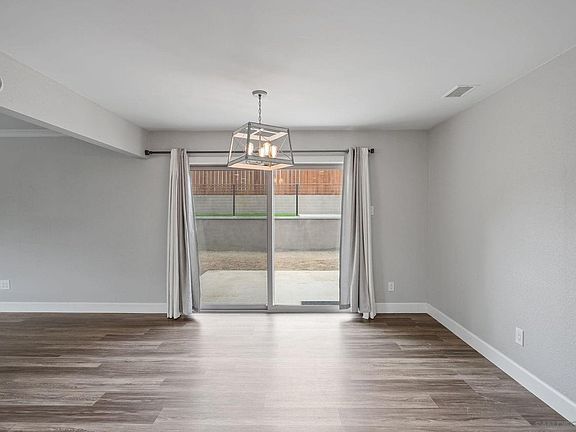 5th image of 1114 Hackamore Rd