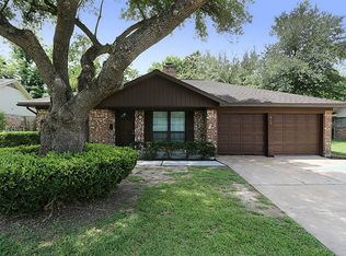 810 Wavecrest Ln, Houston, TX 77062