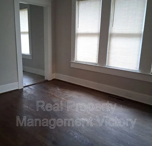 7017 Division Ave — Photo 3