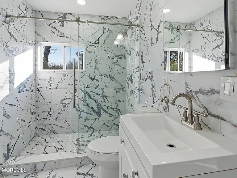 105 Floyd Ln — Photo 8