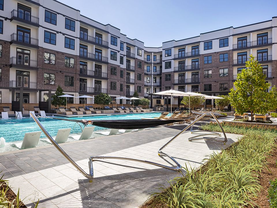 1st image of 3004 Summer St #S-754